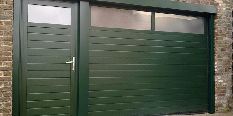 loopdeur in garagedeur